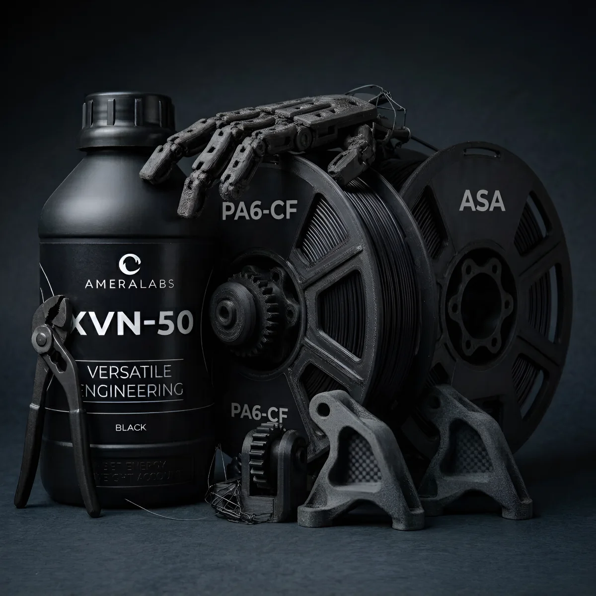 XVN-50 derva, PA6-CF ir ASA filamentai su atspausdintomis inžinerinėmis detalėmis